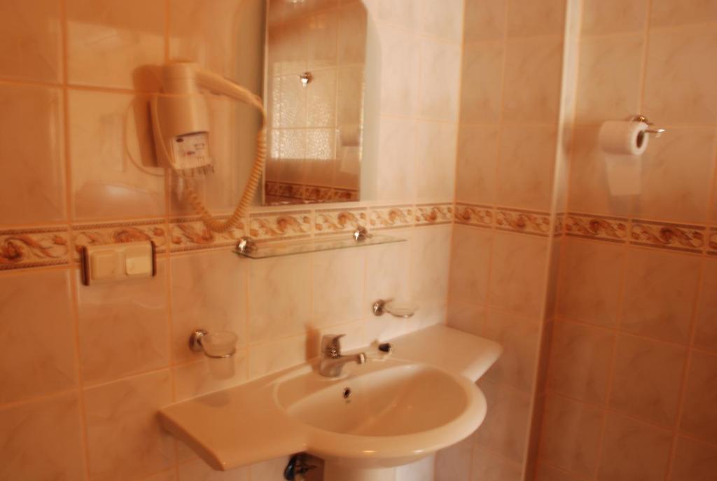 Hotel Doenmez Далян Екстериор снимка